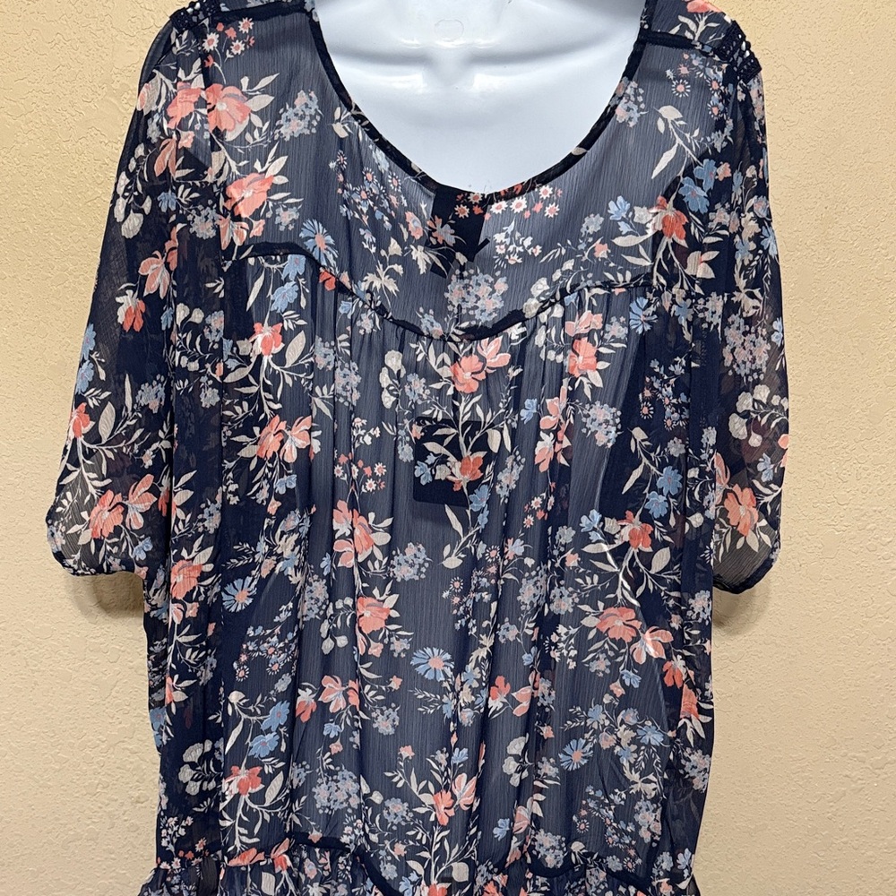 Bobeau Floral Navy Blouse with Lace Trim - Picture 4 of 6